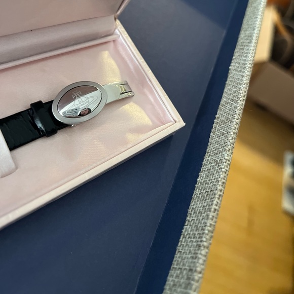 Vivianne Westwood wallet and watch - Picture 4 of 15